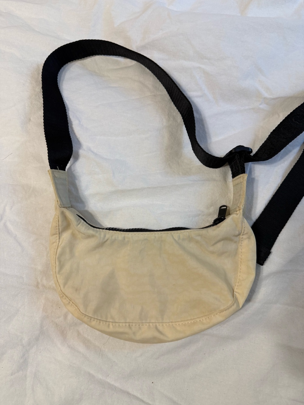 BAGGU Mini Crescent in Cream